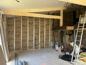 Doublage de murs : améliorez l’isolation thermique et phonique de votre habitation